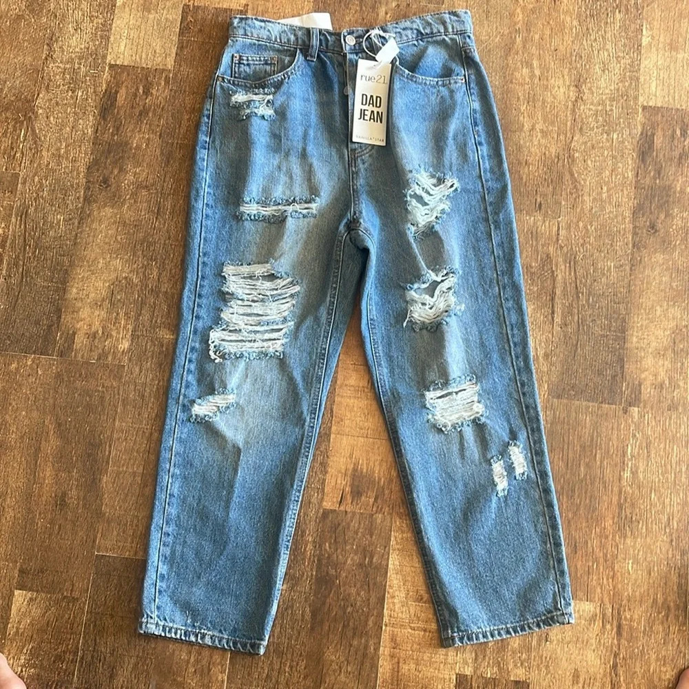 Vanilla Star NWT Distressed high rise straight leg relaxed fit dad Jean
